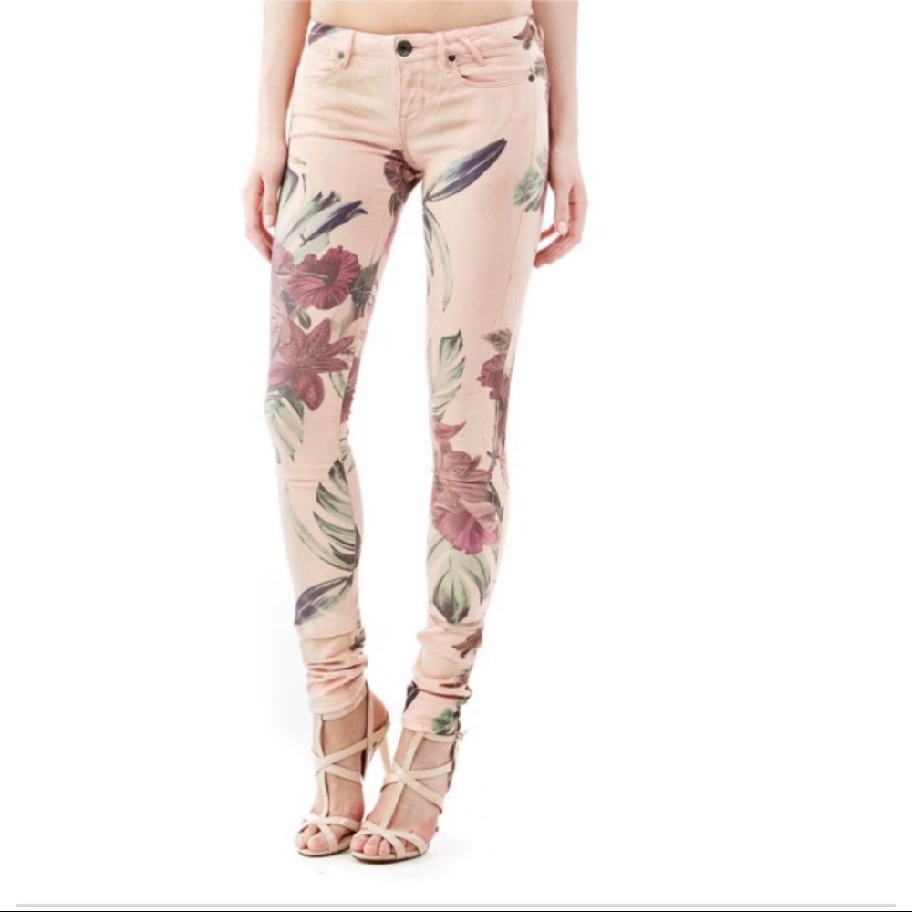 GUESS Low rise jeggings with colorful forest print